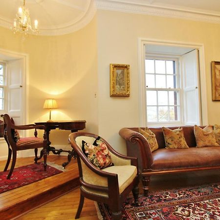 Elegant 3-Bedroom Ramsay Garden Apartment In Edinburgh City Centre Eksteriør billede