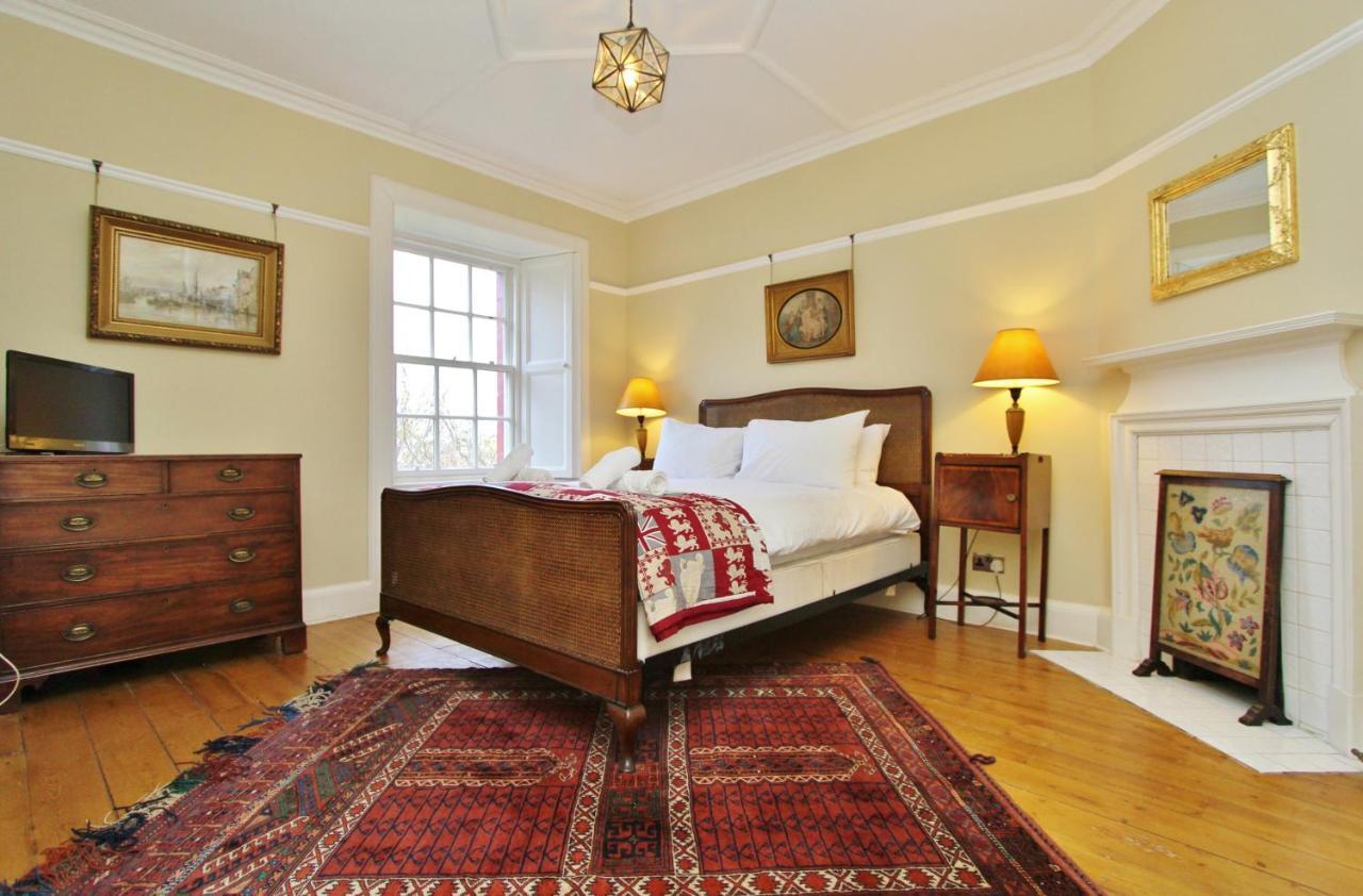 Elegant 3-Bedroom Ramsay Garden Apartment In Edinburgh City Centre Eksteriør billede