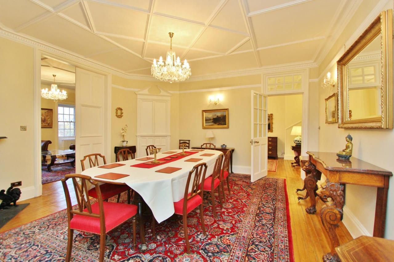Elegant 3-Bedroom Ramsay Garden Apartment In Edinburgh City Centre Eksteriør billede