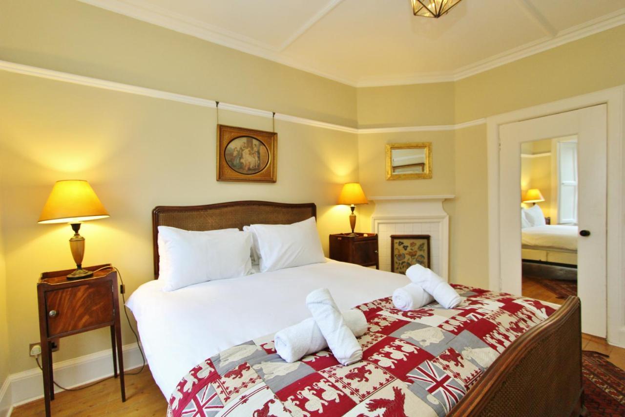 Elegant 3-Bedroom Ramsay Garden Apartment In Edinburgh City Centre Eksteriør billede