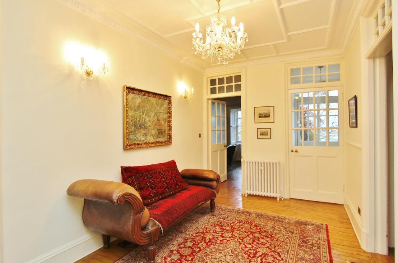 Elegant 3-Bedroom Ramsay Garden Apartment In Edinburgh City Centre Eksteriør billede