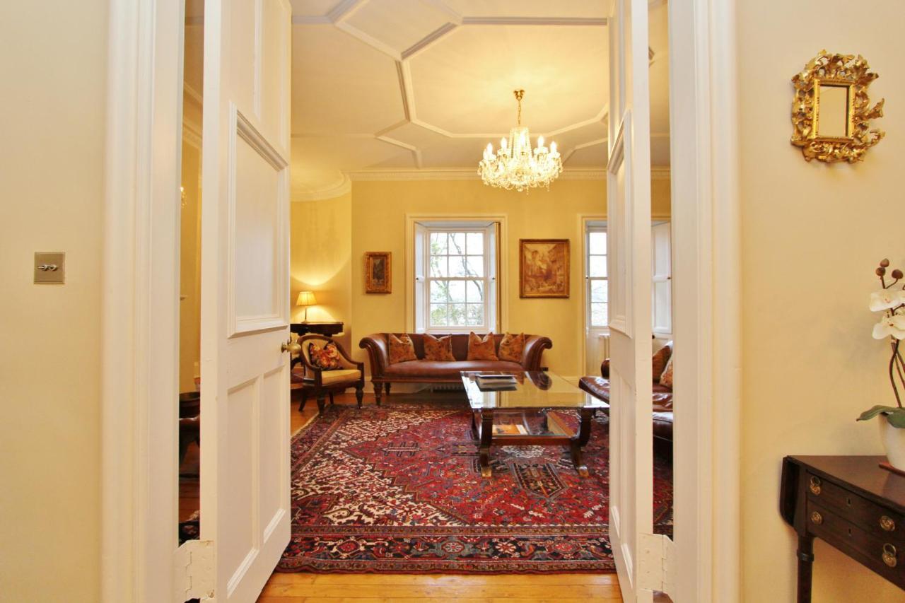 Elegant 3-Bedroom Ramsay Garden Apartment In Edinburgh City Centre Eksteriør billede